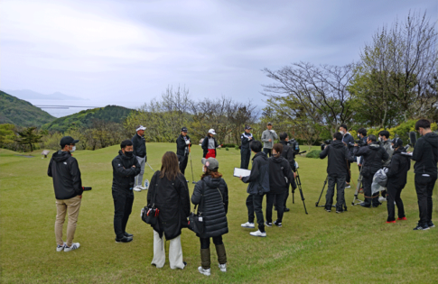 佐渡コース1番ホールでの撮影風景